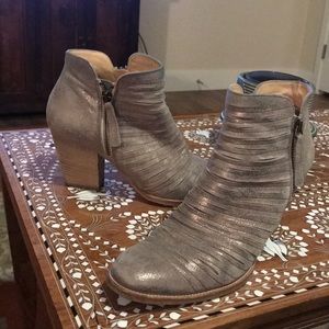 IN GREAT CONDITION! Paul Green Malibu Booties